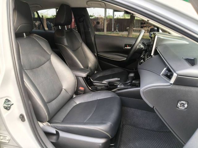 前車主顧車.裡外都很漂亮/豪華版/鈑件原認證車/只跑5萬多公里/ 定速/ACC/車偏/TCS防滑/胎壓監控/後座出風口  第15張相片