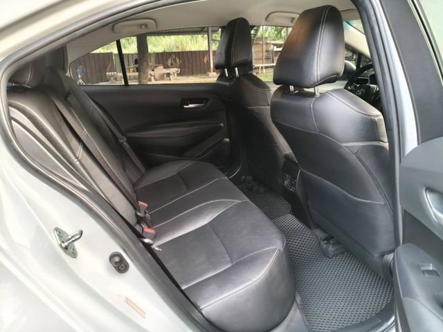 前車主顧車.裡外都很漂亮/豪華版/鈑件原認證車/只跑5萬多公里/ 定速/ACC/車偏/TCS防滑/胎壓監控/後座出風口  第17張相片