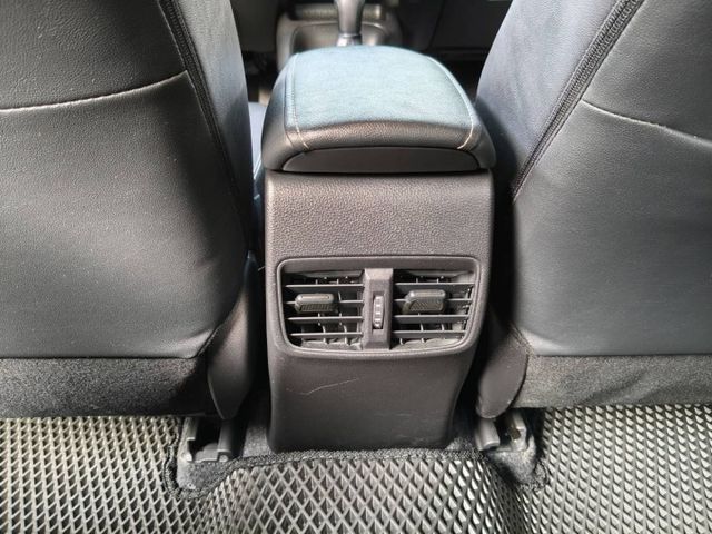 前車主顧車.裡外都很漂亮/豪華版/鈑件原認證車/只跑5萬多公里/ 定速/ACC/車偏/TCS防滑/胎壓監控/後座出風口  第18張相片