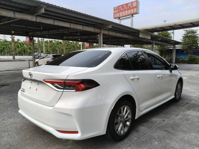 前車主顧車.裡外都很漂亮/豪華版/鈑件原認證車/只跑5萬多公里/ 定速/ACC/車偏/TCS防滑/胎壓監控/後座出風口  第20張相片