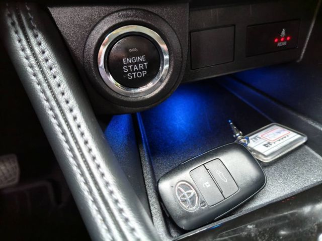 頂級潮玩版/一手車只跑1萬多公里/原廠保固中/全車原板件/電動尾門/盲點/倒車顯影/低率全貸.換購實施中  第4張相片