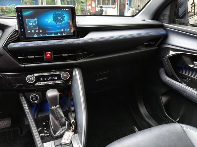 頂級潮玩版/一手車只跑1萬多公里/原廠保固中/全車原板件/電動尾門/盲點/倒車顯影/低率全貸.換購實施中  第5張相片