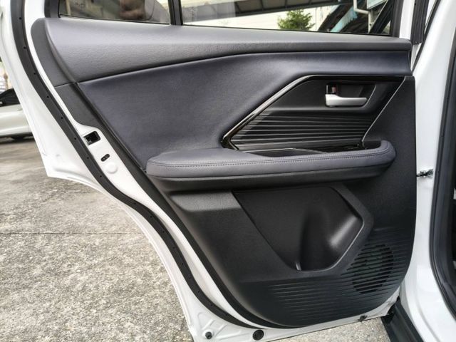 頂級潮玩版/一手車只跑1萬多公里/原廠保固中/全車原板件/電動尾門/盲點/倒車顯影/低率全貸.換購實施中  第11張相片