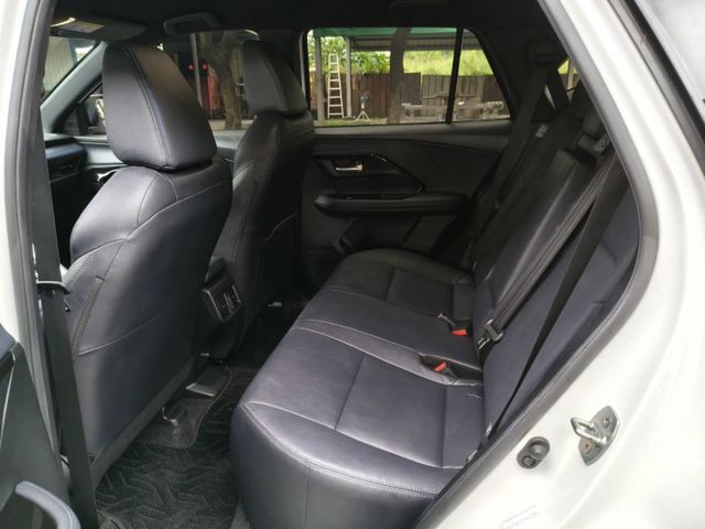 頂級潮玩版/一手車只跑1萬多公里/原廠保固中/全車原板件/電動尾門/盲點/倒車顯影/低率全貸.換購實施中  第12張相片