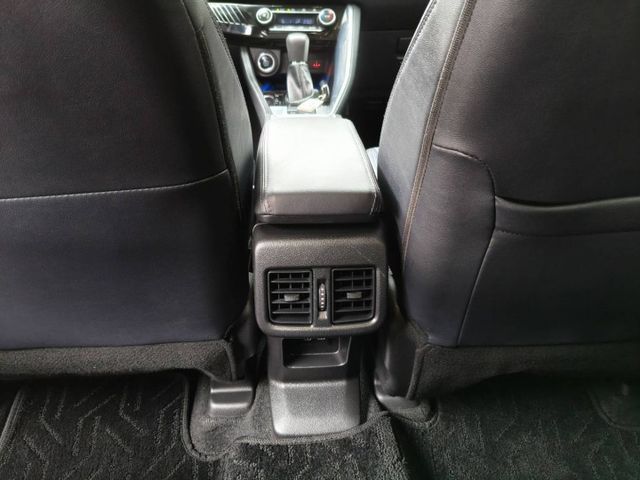 頂級潮玩版/一手車只跑1萬多公里/原廠保固中/全車原板件/電動尾門/盲點/倒車顯影/低率全貸.換購實施中  第13張相片