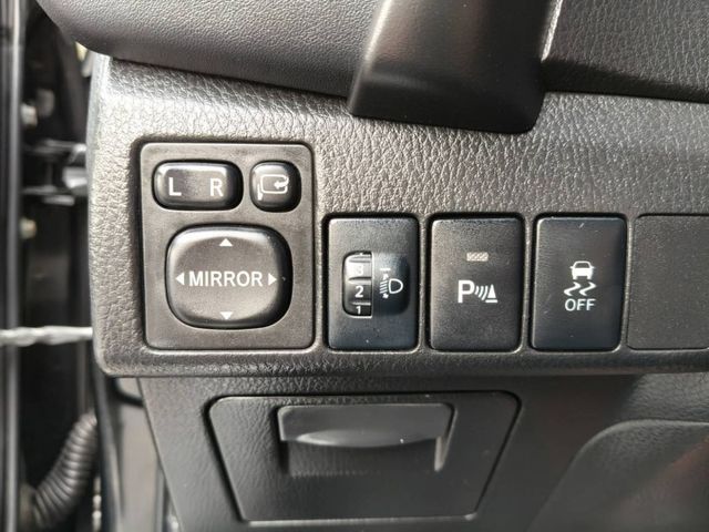 豪華版/免鑰匙/定速巡航/循跡防滑/大螢幕影音主機/導航系統/倒車顯影/一手女用車/原版認證/低率全貸  第6張相片