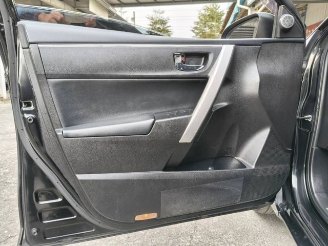 豪華版/免鑰匙/定速巡航/循跡防滑/大螢幕影音主機/導航系統/倒車顯影/一手女用車/原版認證/低率全貸  第10張相片