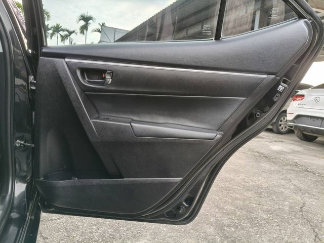 豪華版/免鑰匙/定速巡航/循跡防滑/大螢幕影音主機/導航系統/倒車顯影/一手女用車/原版認證/低率全貸  第17張相片