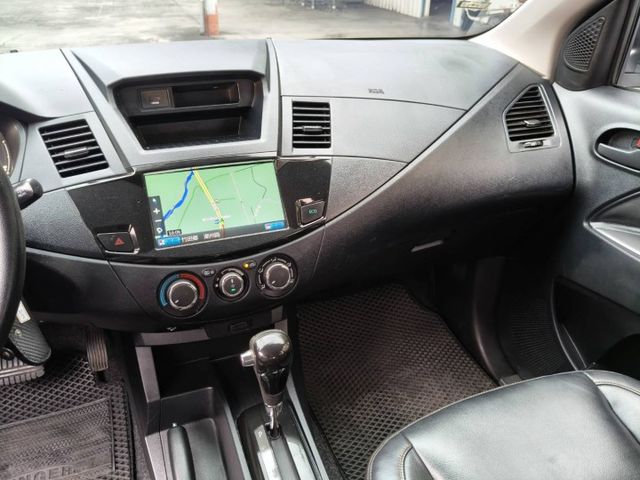 頂級旗艦版/只跑6萬多公里/數位儀錶/後座空調/導航/倒車顯影/盲點偵測/原版件認證車/全貸換購皆可  第4張相片