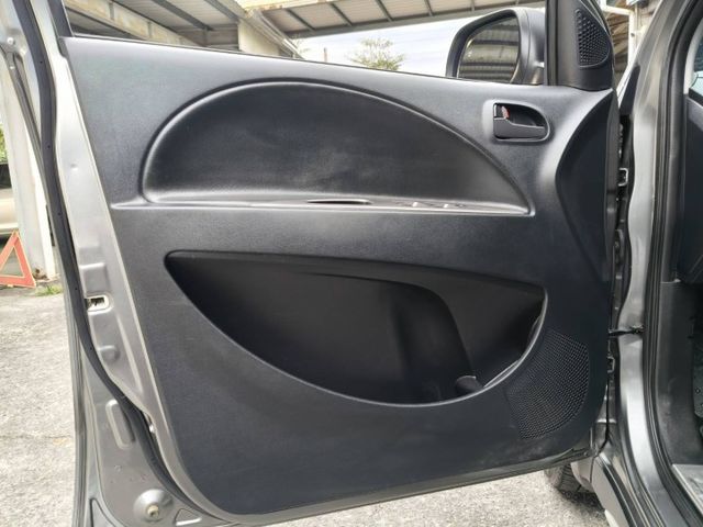 頂級旗艦版/只跑6萬多公里/數位儀錶/後座空調/導航/倒車顯影/盲點偵測/原版件認證車/全貸換購皆可  第10張相片