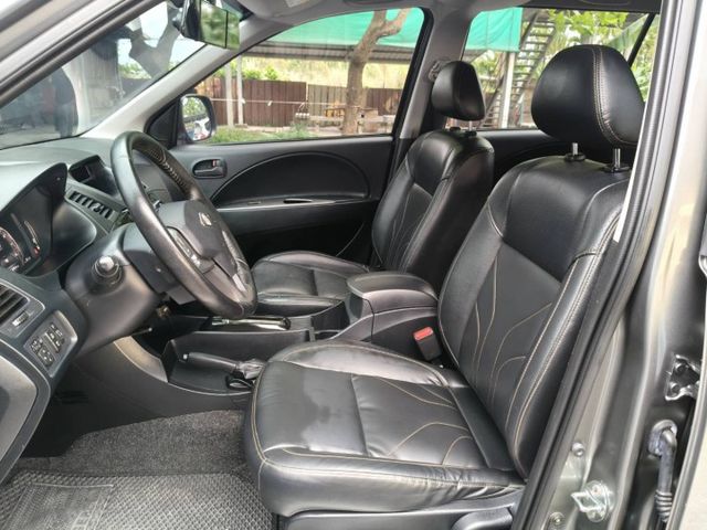 頂級旗艦版/只跑6萬多公里/數位儀錶/後座空調/導航/倒車顯影/盲點偵測/原版件認證車/全貸換購皆可  第11張相片