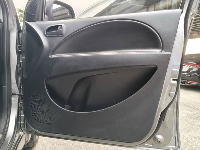 頂級旗艦版/只跑6萬多公里/數位儀錶/後座空調/導航/倒車顯影/盲點偵測/原版件認證車/全貸換購皆可  第14張相片