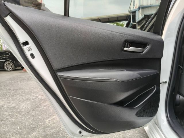 汽油豪華版/免鑰匙/摸門解鎖/盲點偵測/原廠選配270環景/ACC跟車系統/原版件認證車/可全貸換購  第12張相片