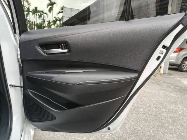 汽油豪華版/免鑰匙/摸門解鎖/盲點偵測/原廠選配270環景/ACC跟車系統/原版件認證車/可全貸換購  第16張相片