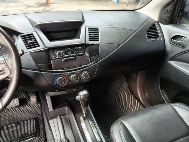 精緻型/盲點偵測/ 定速/後座出風口/電動後視鏡/客.貨.商.旅.多功能廂型車/原版認證/里程少/可全貸換購  第7張相片