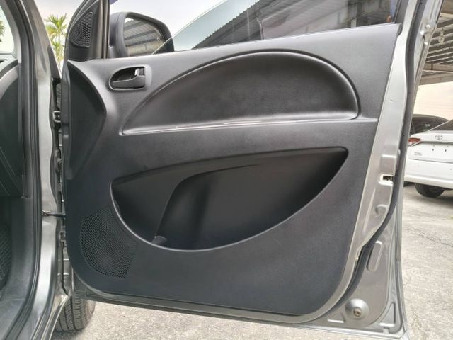 精緻型/盲點偵測/ 定速/後座出風口/電動後視鏡/客.貨.商.旅.多功能廂型車/原版認證/里程少/可全貸換購  第13張相片