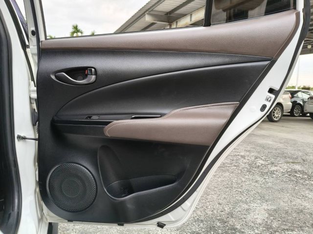 頂級/原版件認證/空力套件/I KEY/換檔撥片/雙色內裝/原廠影音/衛星導航/低率全貸 換購  第17張相片