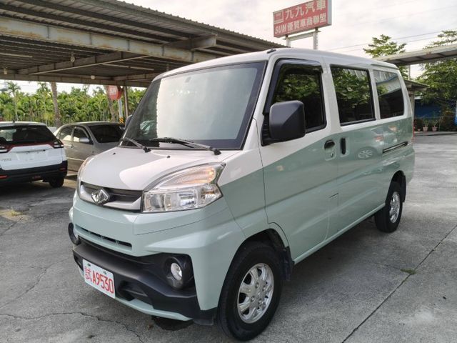 五人座 自排 雙色精裝車/原版件認證/里程保證1.5萬公里/盲點偵測/雙安/定速/前後行車記錄器/還有新車味道/低率全貸  第1張相片
