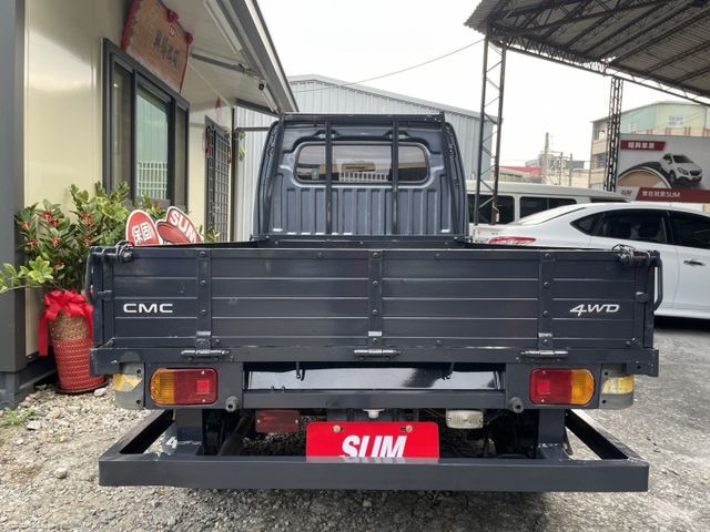 4WD-四輪傳動，行車記錄器、內建胎壓偵測器、防撞桿（行照有變更）、4顆胎皮8成新，底盤安靜無異音，斗子漂亮無破損  第6張相片