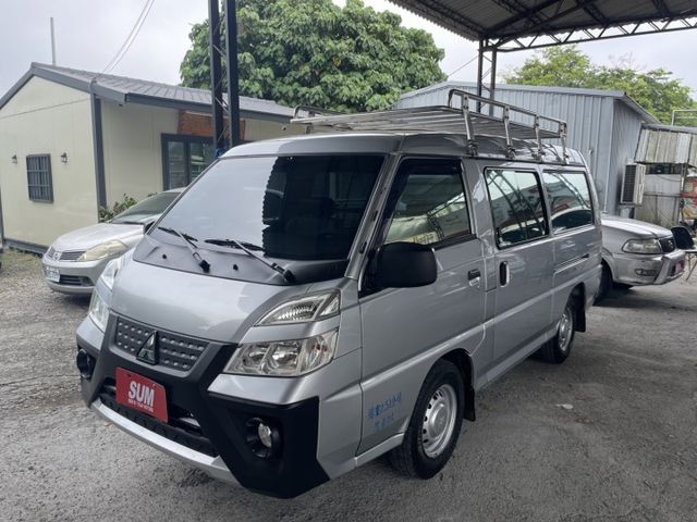 手排2人座，皮椅、電動窗、雙安全氣囊、多功能儀表顯示器,前後雙錄電子行車記錄器 後廂車墊板、白鐵車頂架（行照有備註）  第1張相片