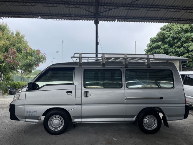 手排2人座，皮椅、電動窗、雙安全氣囊、多功能儀表顯示器,前後雙錄電子行車記錄器 後廂車墊板、白鐵車頂架（行照有備註）  第4張相片