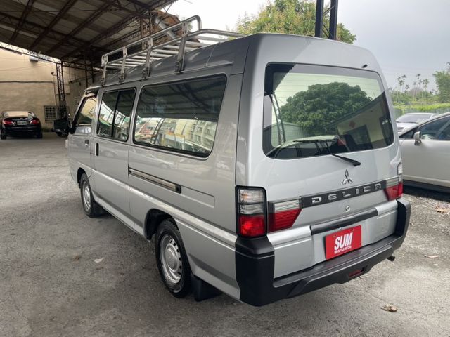 手排2人座，皮椅、電動窗、雙安全氣囊、多功能儀表顯示器,前後雙錄電子行車記錄器 後廂車墊板、白鐵車頂架（行照有備註）  第5張相片