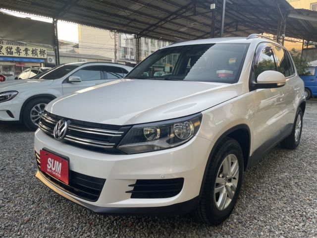 四輪傳動4WD-2.0- TSI 行車記錄器  GARMIN 導航機 車頂行李架 米其輪胎八成新 電瓶剛更換 原廠保養  第1張相片