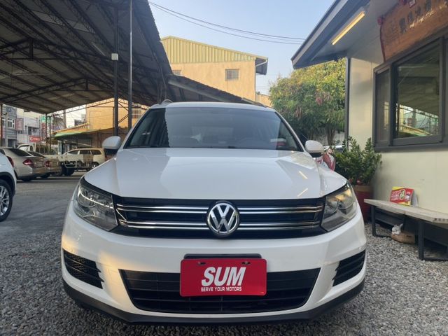 四輪傳動4WD-2.0- TSI 行車記錄器  GARMIN 導航機 車頂行李架 米其輪胎八成新 電瓶剛更換 原廠保養  第2張相片