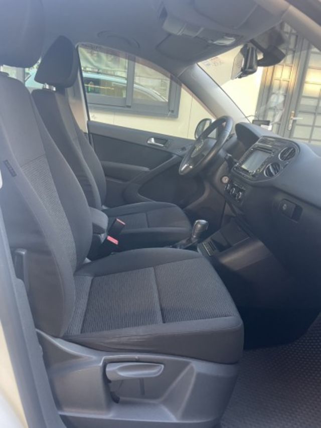 四輪傳動4WD-2.0- TSI 行車記錄器  GARMIN 導航機 車頂行李架 米其輪胎八成新 電瓶剛更換 原廠保養  第9張相片