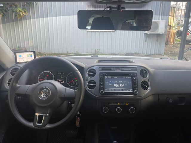 四輪傳動4WD-2.0- TSI 行車記錄器  GARMIN 導航機 車頂行李架 米其輪胎八成新 電瓶剛更換 原廠保養  第10張相片