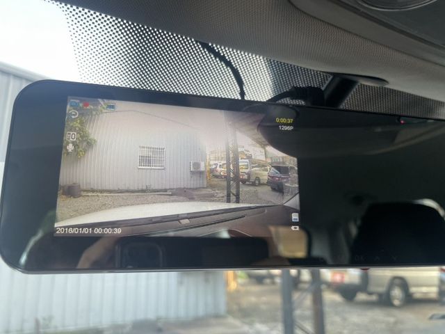 四輪傳動4WD-2.0- TSI 行車記錄器  GARMIN 導航機 車頂行李架 米其輪胎八成新 電瓶剛更換 原廠保養  第12張相片