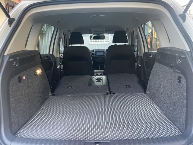 四輪傳動4WD-2.0- TSI 行車記錄器  GARMIN 導航機 車頂行李架 米其輪胎八成新 電瓶剛更換 原廠保養  第15張相片