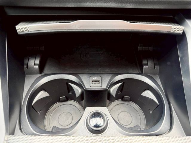 M SPORT 紀念版，定速,跟車/車道偏移/車道維持、ikey免鑰匙,麂皮座椅,360度環景、行車記錄器  第10張相片