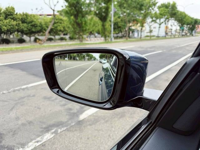 M SPORT 紀念版，定速,跟車/車道偏移/車道維持、ikey免鑰匙,麂皮座椅,360度環景、行車記錄器  第17張相片