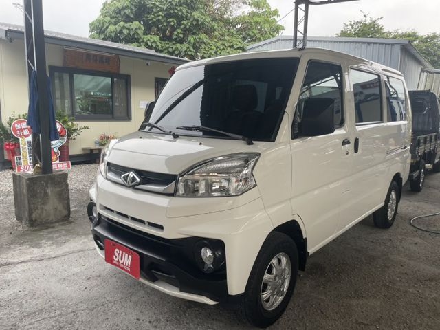 自排8人座，原廠保固中,盲點偵測器、胎壓偵測器、抬頭顯示器、多功能儀表顯示器、前後雙錄電子行車記錄器  第1張相片