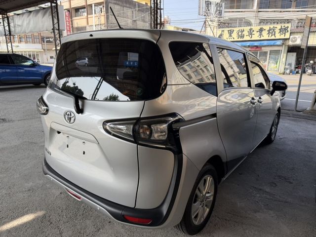 豪華版   一手車 原廠保養 七人座大空間 吸門雙滑門 家庭接送出遊首選  第2張相片