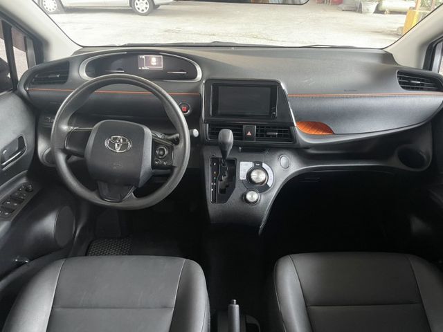 豪華版   一手車 原廠保養 七人座大空間 吸門雙滑門 家庭接送出遊首選  第4張相片