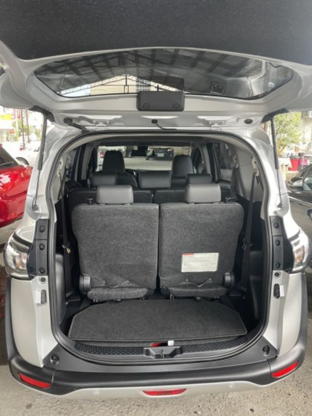 豪華版   一手車 原廠保養 七人座大空間 吸門雙滑門 家庭接送出遊首選  第11張相片