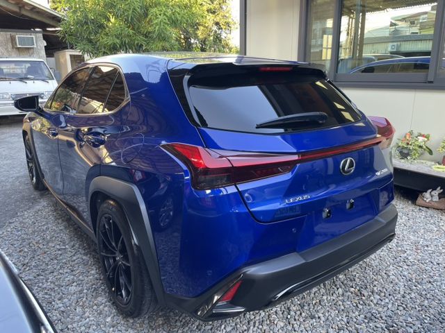 UX200 F SPORT 勁化版 汽油 F 版最頂級 市場稀有 低里程 實跑四萬公里 原廠保養完整  第4張相片