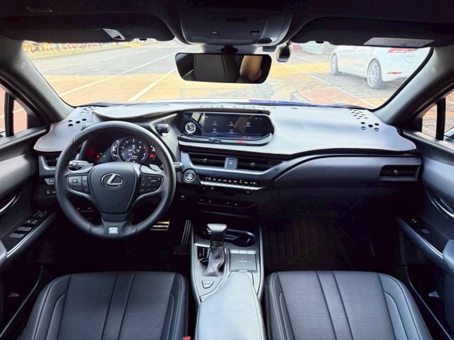 UX200 F SPORT 勁化版 汽油 F 版最頂級 市場稀有 低里程 實跑四萬公里 原廠保養完整  第12張相片