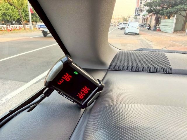 小改款末代 七人座大空間 二三排可平整化 可躺兩位大人 家庭出遊實用首選  第7張相片