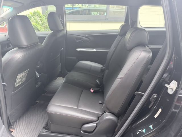 小改款末代 七人座大空間 二三排可平整化 可躺兩位大人 家庭出遊實用首選  第9張相片