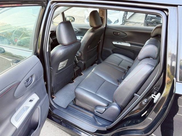 小改款末代 七人座大空間 二三排可平整化 可躺兩位大人 家庭出遊實用首選  第10張相片