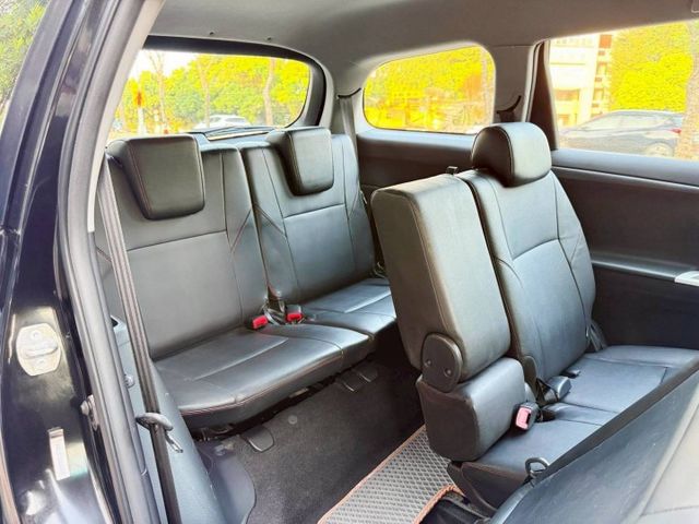 小改款末代 七人座大空間 二三排可平整化 可躺兩位大人 家庭出遊實用首選  第12張相片