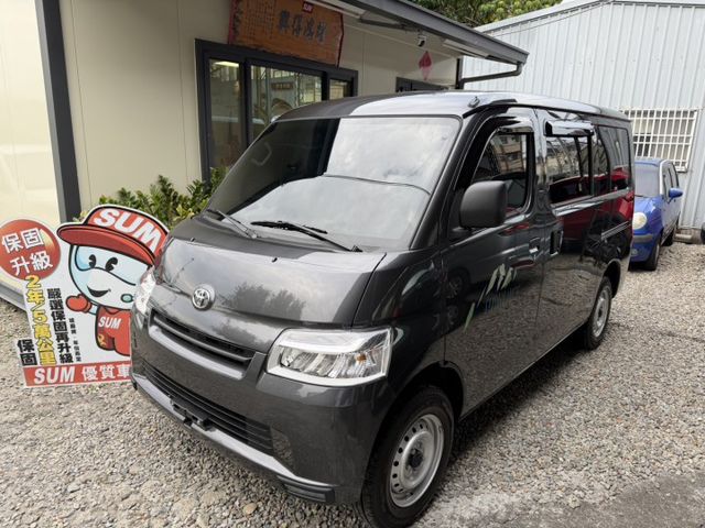 只跑一千多公里 與新車差別只在價格 入手更划算  第1張相片