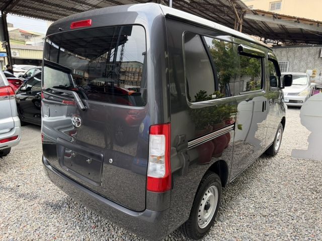 只跑一千多公里 與新車差別只在價格 入手更划算  第2張相片