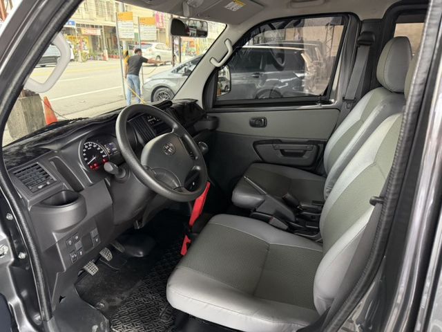 只跑一千多公里 與新車差別只在價格 入手更划算  第3張相片