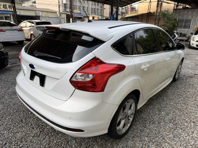 FOCUS  S版運動型 最頂級 鋼性強 底盤穩 操控佳 五門空間好用  第2張相片