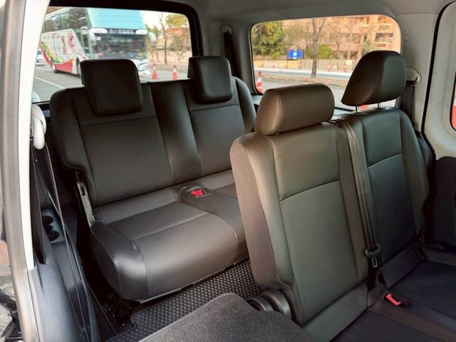 CADDY MAXI 長軸 七人座 汽油 空間超大 二三排可快拆傾倒 載人載物一車搞定  第10張相片