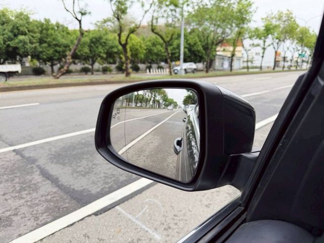 五門 S版運動型 馬丁頭頂級 全新變速箱  鋼性強 底盤穩 操控佳 十萬公里已換變速箱更安心  第11張相片